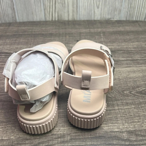 Youth Mia Sandals Blush Size 13 NWT - Picture 3 of 6
